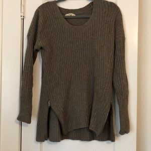 Green long sleeve sweater